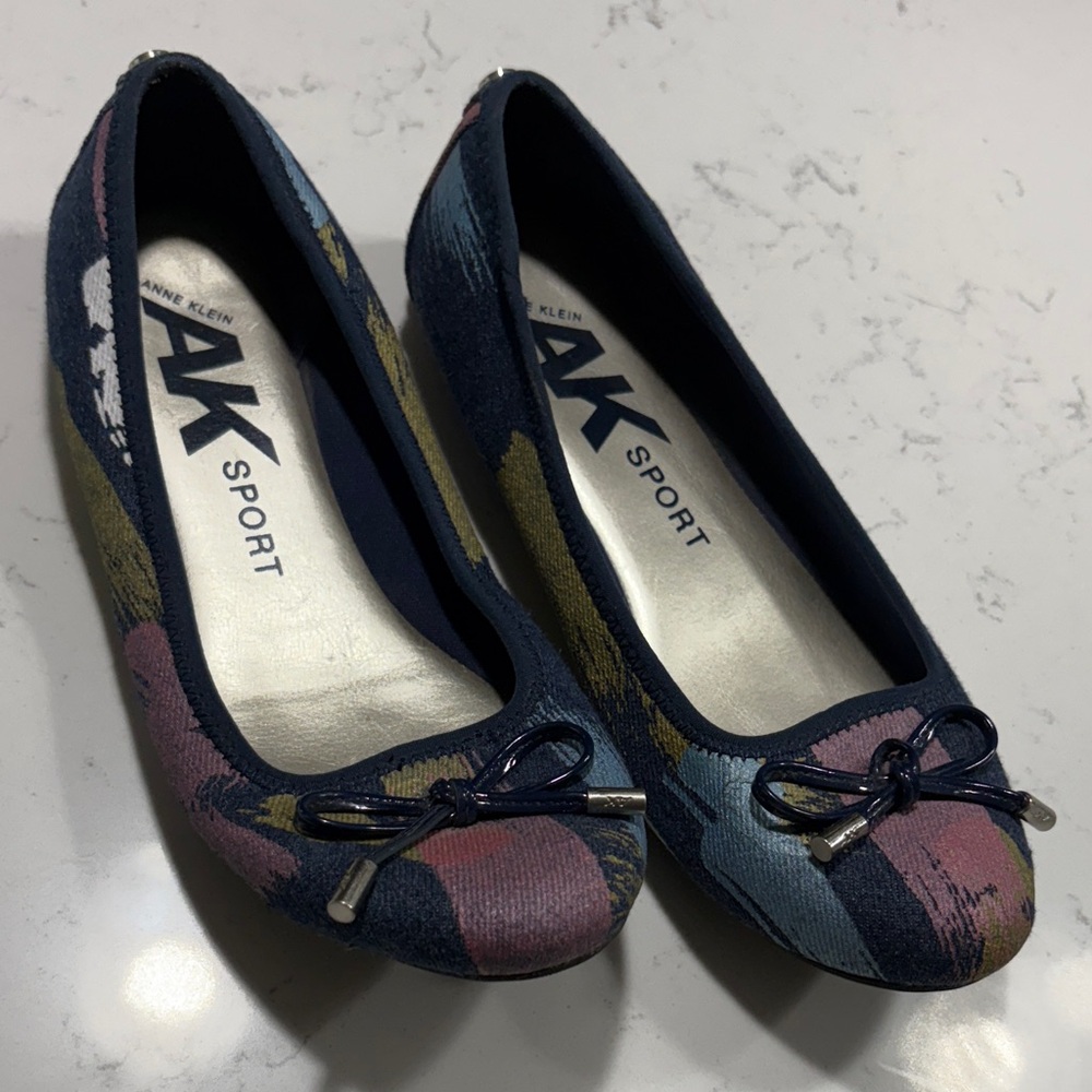 Anne Klein Women's Floral Pattern Flats (size 6)